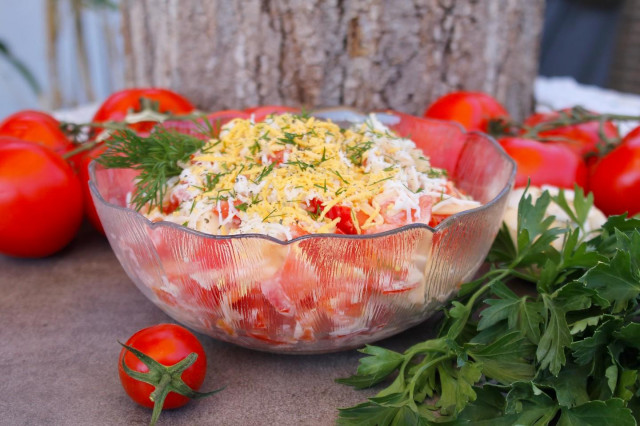 Tomato cheese and mayonnaise salad with garlic