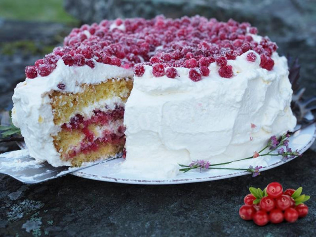 Lingonberry cake