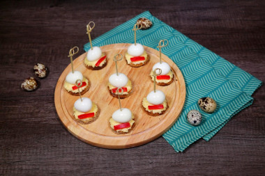 Canapé with quail egg on skewers