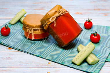 Homemade tomato sauce for winter