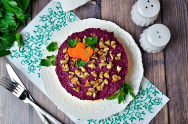 Salad Mistress with beetroot carrots and raisins classic