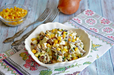 Zodiac salad with chicken and mushrooms