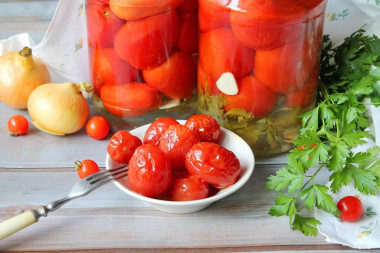 Tomatoes with garlic for winter without vinegar in a jar