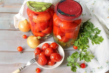 Tomatoes with garlic for winter without vinegar in a jar