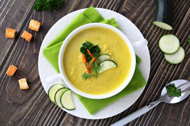 Zucchini soup with cream