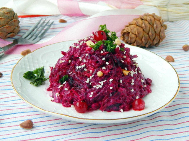 Beetroot carrot raisin salad