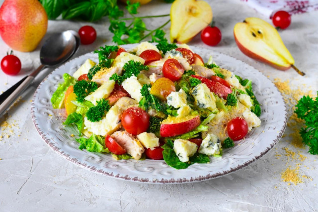 Salad with Chinese cabbage and chicken