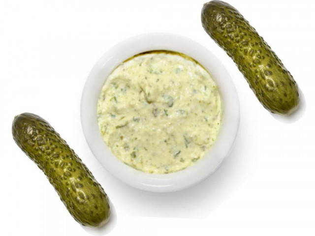 Tartare sauce with sour cream and garlic