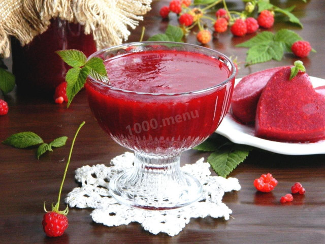 Mashed raspberries with sugar for winter