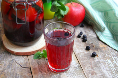 Compote of blackberries and apples for winter