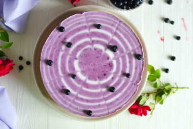 Blueberry cheesecake without baking with blueberries