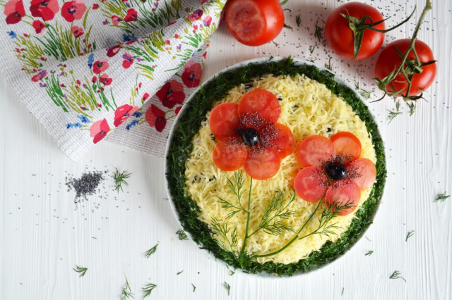 Red Poppies salad with chicken