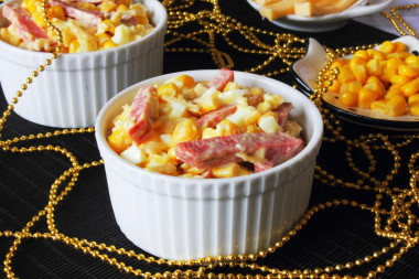 Salad with semi-smoked sausage and corn