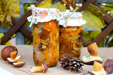 Fried mushrooms for winter in jars