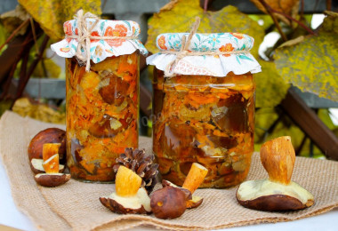 Fried mushrooms for winter in jars