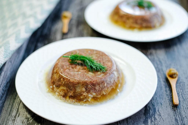 Beef tail jelly in a slow cooker