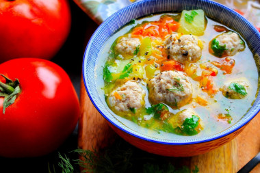 Soup with lentils and meatballs