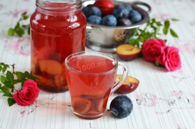 Compote from winter plums to a 3 liter jar