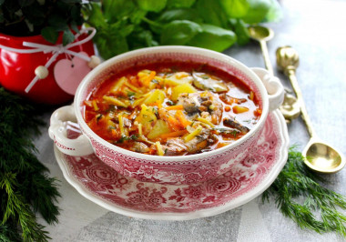 Sprat soup in tomato with vermicelli