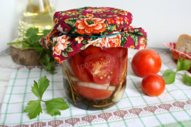 Tomatoes in slices with onions and butter for winter