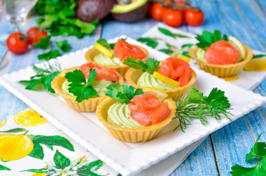 Tartlets with avocado red fish and cottage cheese