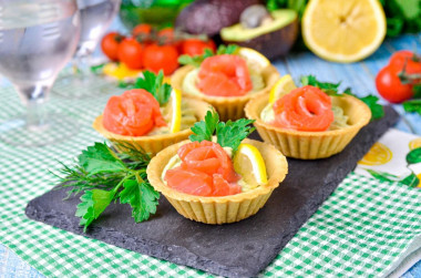 Tartlets with avocado red fish and cottage cheese