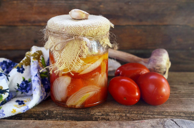 Tomato salad with onion preparations for winter