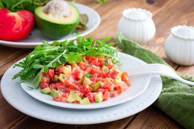 Salad with avocado and salmon