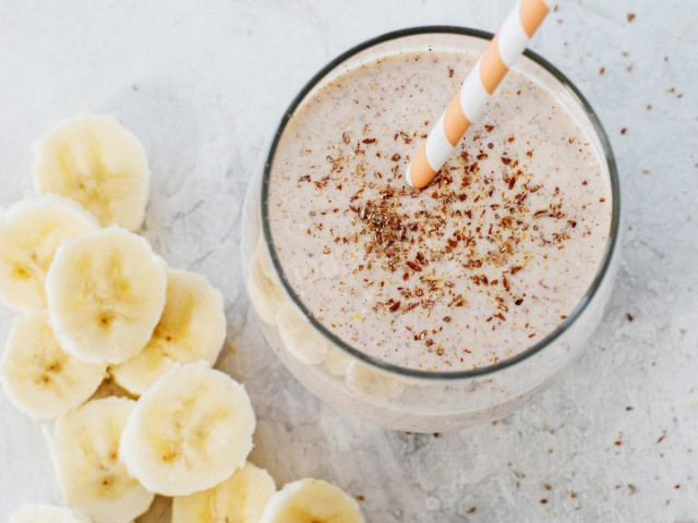 Smoothie kefir banana oatmeal