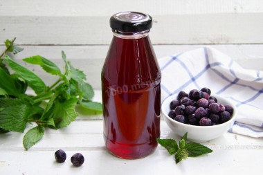 Prune syrup rowan trees for winter