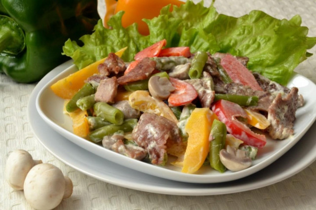 Warm salad with veal