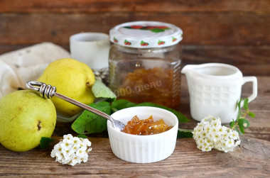 Jam from pears with amber slices