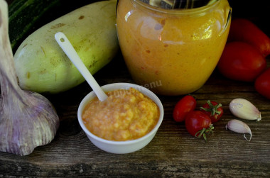 Squash caviar with garlic and tomato paste and with mayonnaise on