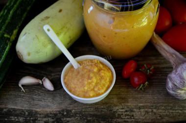 Squash caviar with garlic and tomato paste and with mayonnaise on