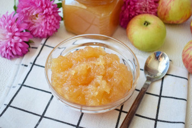 Simple apple jam for winter with a blender