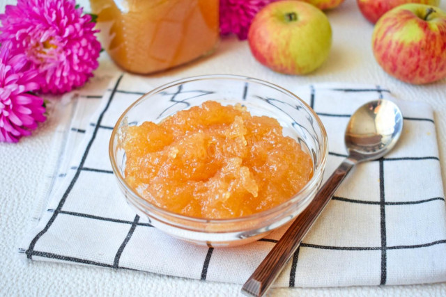 Simple apple jam for winter with a blender