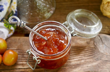 Seedless yellow plum jam for winter