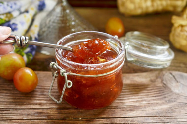 Seedless yellow plum jam for winter