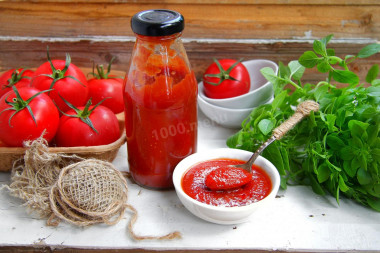 Plum and tomato ketchup for winter