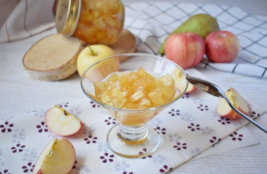 Pears with apples for winter