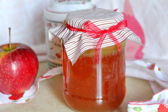 Apple juice for winter through a juicer