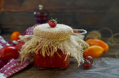 Tomatoes and peppers through a meat grinder for the winter