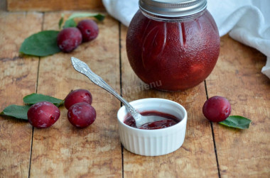 Plum jam with cocoa