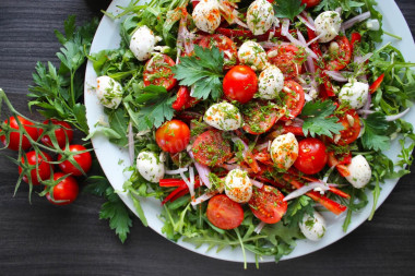 Salad with mozzarella cheese and cherry tomatoes