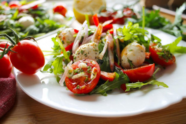 Salad with mozzarella cheese and cherry tomatoes