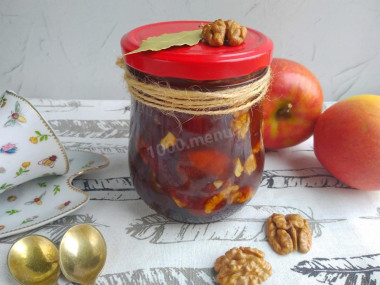 Apple jam with walnuts