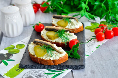 Sandwiches with sprats, eggs and pickled cucumber