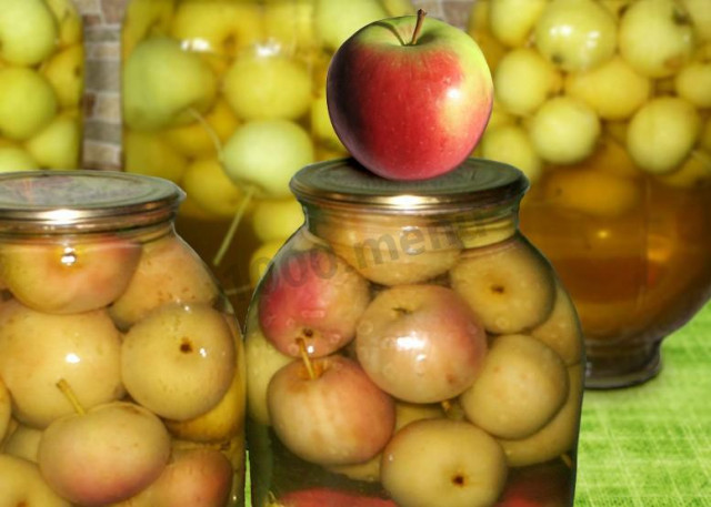 Compote of whole apples