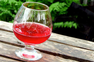 Frozen berry wine