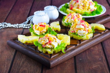 Crab snack on pineapple rings